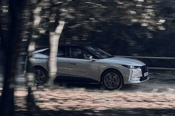 ファッションの世界から着想を得た「DS COLLECTIONモデル」の「DS7 Esprit de Voyage」と「DS4 Esprit de Voyage」が日本デビュー