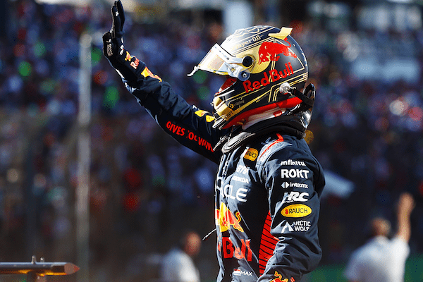 今年もレッドブルが全国のセブン-イレブンでF1日本GP記念キャンペーンを実施!対象商品2本以上購入で限定キーホルダーがもらえる