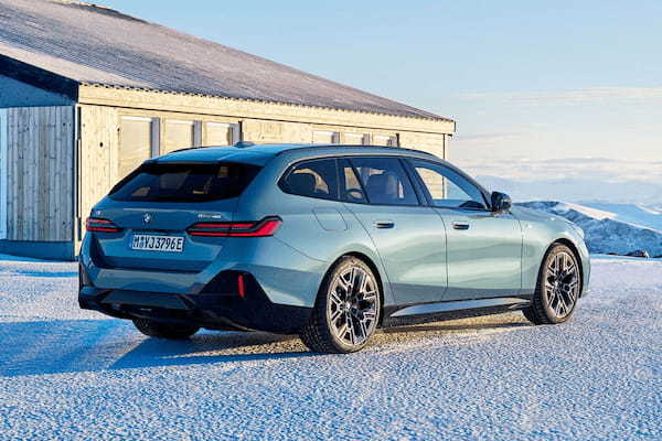 BMW 新型5シリーズに「ツーリング」を追加。EVの「i5ツーリング」も初投入【公式動画】