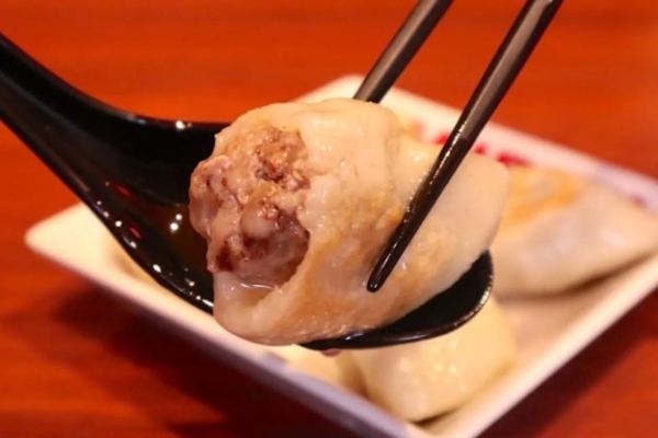 プロの焼きは絶妙!「焼き餃子協会」代表が選ぶ都内7名店とは