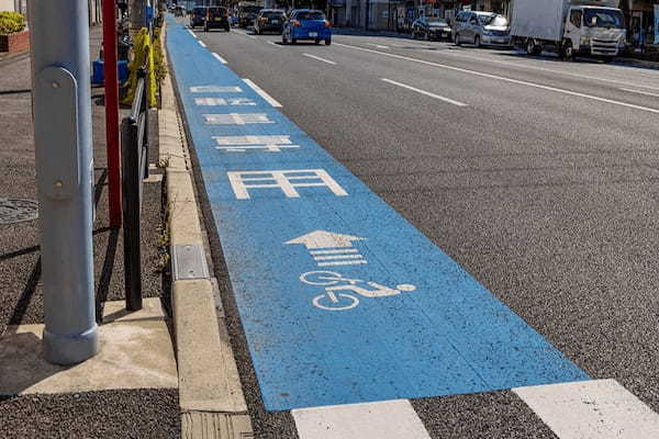 自転車専用通行帯とは？自転車道との違い・駐車・通れる車は？