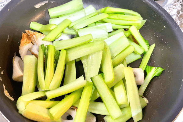 小松菜と卵とちくわの奇跡の中華炒め