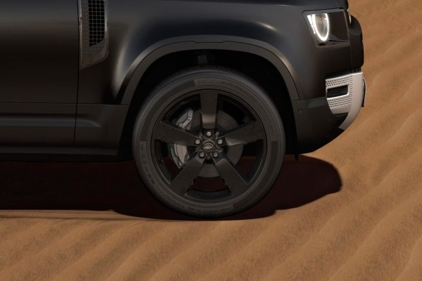 「DEFENDER EASTNOR DARKEDITION(ディフェンダー イースナー ダーク エディション)」を、限定170台で受注開始