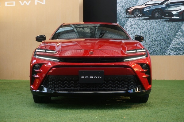 トヨタ クラウンスポーツが登場 5ドアのクロスオーバーSUVのシリーズ式ハイブリッドを搭載