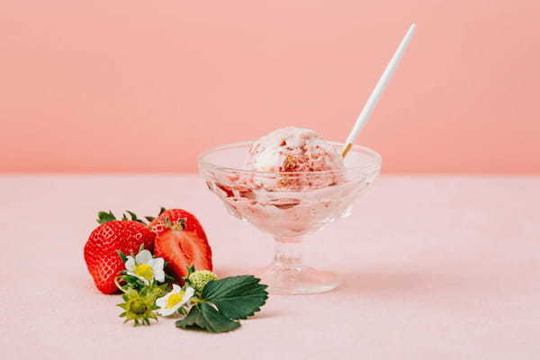 無添加クラフトアイスクリーム「HANDELS VÄGEN」より、「いちごに染まる」春フレーバーが季節限定で登場！2023年3月1日(水)より販売開始。