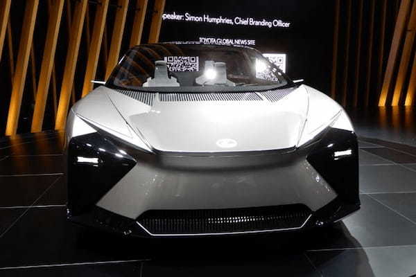 レクサスが2026年導入予定の次世代BEVのコンセプトモデル「LF-ZC」をジャパンモビリティショー2023で世界初公開