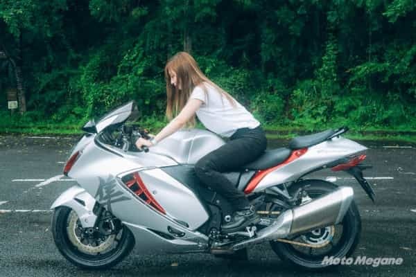 バイク女子がメガスポーツ「新型ハヤブサ(隼)」の試乗インプレに挑戦！