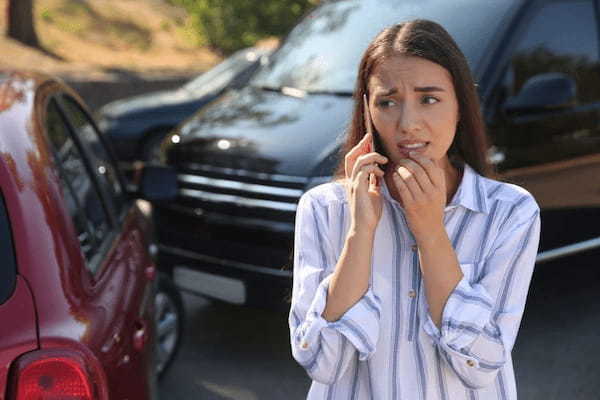 「ガチで納得できない」駐車禁止場所に停めてある車にぶつけると“損しかない”！保険会社に過失割合を聞いてみた