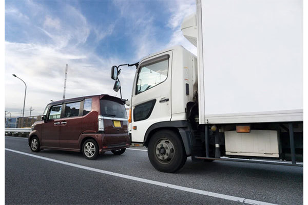 あおり運転vs.あおり運転…【記念ウインカー】原因か？首都高上に停車…後続車恐怖