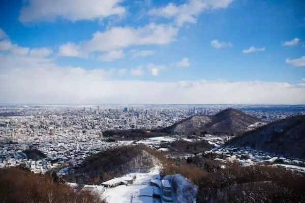 札幌の雪遊びスポット4選。そりやチューブ滑りなどアクティビティを満喫！