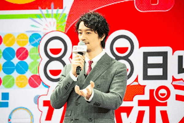 「ガシャポン先生」斎藤工、史上最大90mmカプセルに驚き「可能性を感じます」