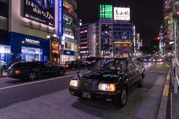 駐車違反場所でも「車に乗ってればセーフ」って本当？“緑のおじさん”がスルーしたからOK…にはならない理由を知ってる人はごく少数？