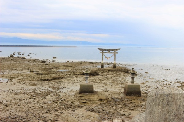 まさに今行かなきゃ！1年に1回の絶景が見られる「永尾剱神社」で始まった願いを届ける取り組みをご紹介します。