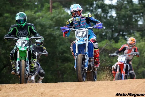 ドリフトにジャンプ! 変態的なバイクレース、スーパーモトって知ってる?【全日本スーパーモト選手権シリーズ】