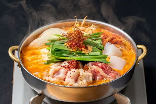 大山で大人気の韓国食堂「ケグリ」と「もつ吉」がコラボレーション！韓国もつ鍋・京風サムギョプサルなどのコラボメニューを、2023年2月6日(月)より期間限定でスタート！