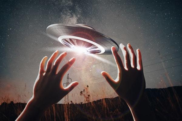 UFO=宇宙人の乗り物説は日本発祥だった!? 小松崎茂が見た怪鳥と『地球SOS』の先見性