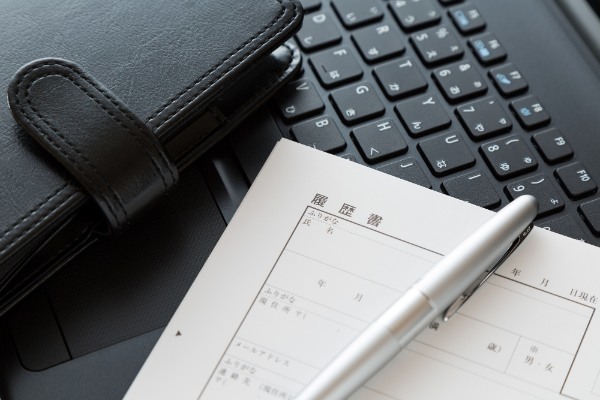 第二新卒と中途の違いは？転職にはどちらが有利？
