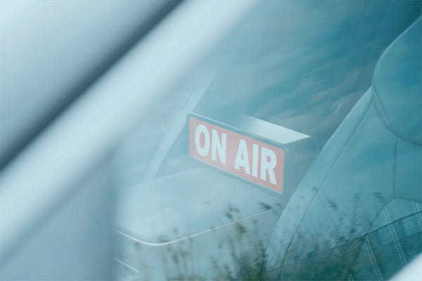 日産アリアの運転中のトークがラジオ番組に。5月31日(金)オンエア決定