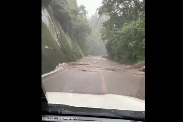 台風の大分で撮影された「衝撃映像」　運転手が遭遇したのは、氾濫した川からの濁流…