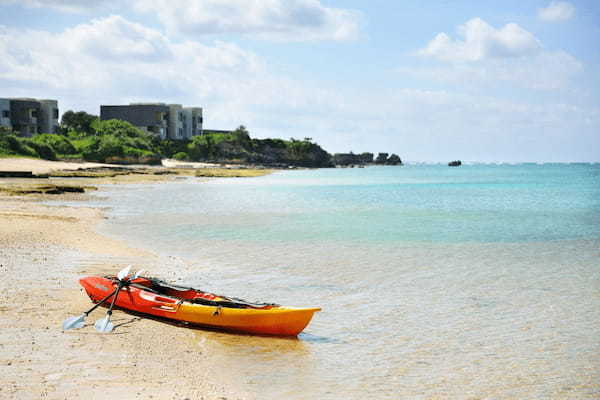 星のや沖縄、6月1日より海岸線に潜む多様な絶景地を巡る「絶景カヤックジャーニー」開催