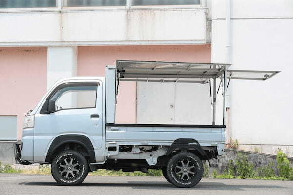 軽トラの荷台をもっと自由に!穴開け不要で脱着カンタンなキャリアフレーム