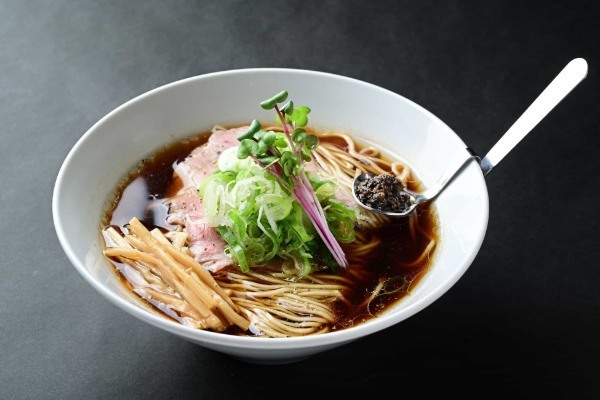 トリュフを贅沢に使った絶品ラーメン！新スタイルの麺処、ストリート系ラーメン『Noodle Atelier 有象無象-UZOMUZO-』が名古屋・大須に誕生！