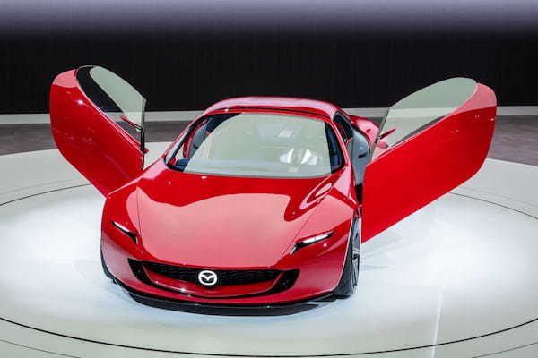 オートモービルカウンシル マツダはREスポーツカーコンセプトの歴史と未来を展示