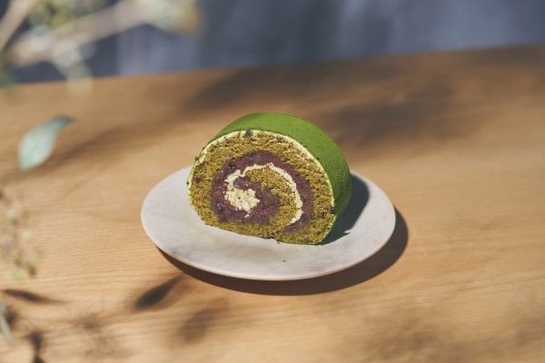 【あんこと/ANKO TO】北海道産小豆「きたろまん」使用。新商品「抹茶あんこバターロールケーキ」ほか、京都老舗茶舗の宇治抹茶を使った〈あんこ×抹茶〉新作あんこスイーツが続々登場!