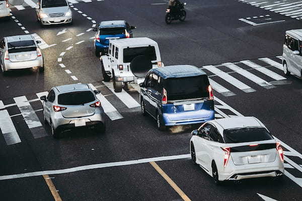 「かぶせ右折」は危険すぎる“やってはいけない時短テク”！罰則軽くて“やり得”？