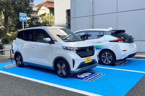 軽EVサクラからの給電でエレベーターが約15時間稼働、日産と日立ビルシステムが実証実験