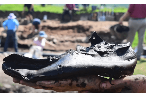古代ローマの砦を守っていたのは“巨人兵”だったのか。2000年前の遺跡から発掘された「異様に大きい靴」に考古学者が困惑の画像3