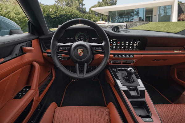 ポルシェ911 シリーズ最軽量「911 S/T」は、 自然吸気525馬力ボクサーエンジン搭載の60周年記念モデル