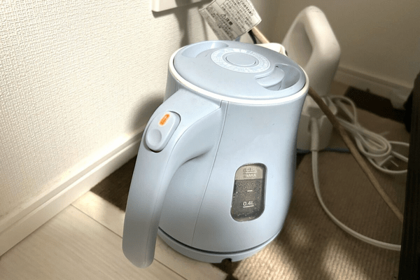 洗浄中の電気ケトル