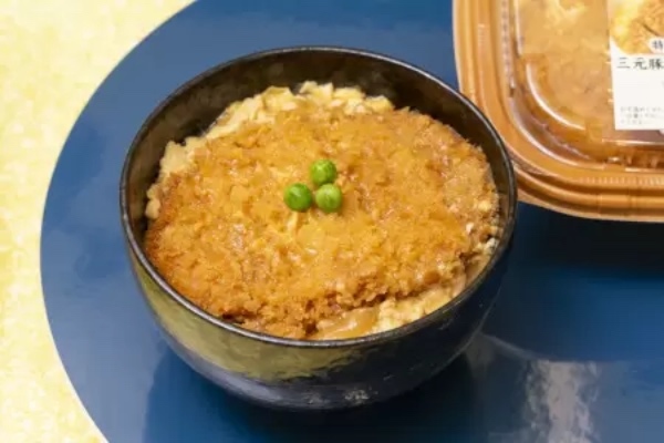 北海道帯広の「ぶた丼のとん田」監修商品が登場、ファミマの「めちゃうま丼」