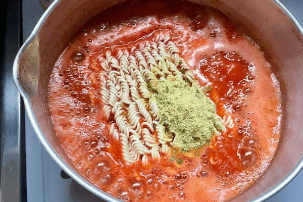 まるみキッチンの「サッポロ一番トマト塩らーめん」が衝撃の美味しさ　驚きの組み合わせが最強