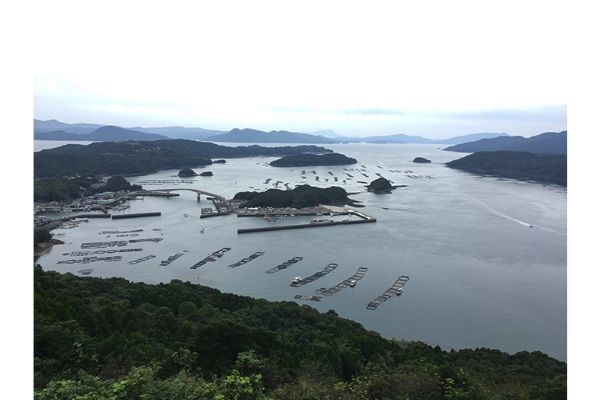 青く美しい海岸線の鹿児島県　長島町のトイレが絶景だって？