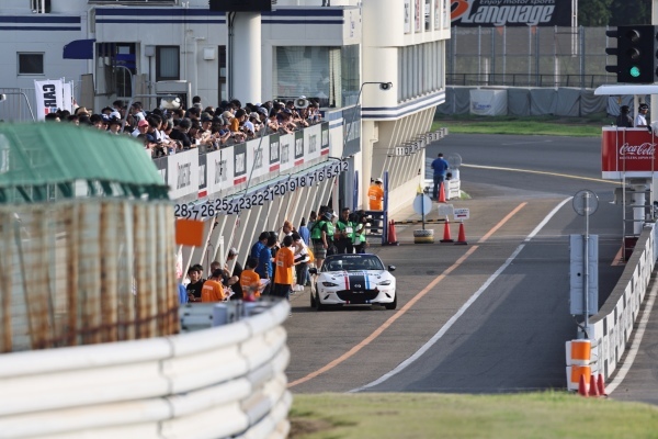 波乱のドラマが生まれた舞台裏…第34回メディア対抗ロードスター4時間耐久レース【#44 CD号参戦記】