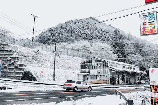 布タイプ？スプレー式？バリエーション増えた“タイヤチェーン”…結局どれを選ぶのが最強？ユーザーに聞いてみた