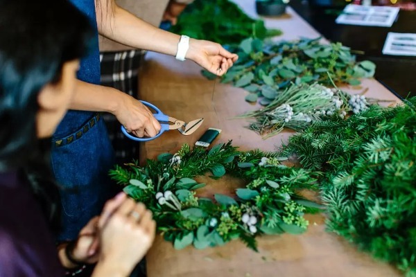 【連載】クリスマスリースに使える生花はどれ？花屋で買える花材＜枝もの編＞