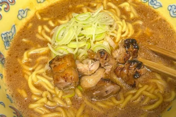 人気ラーメン店主が教える「即席麺を何倍もウマくする方法」　コンビニのアレを載せるだけで…