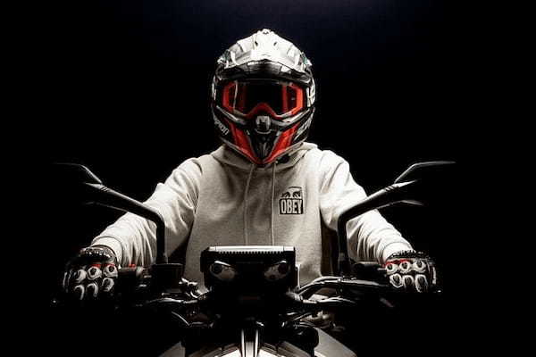 ライダー達の挨拶「ヤエー」する?しない?意味を知ればバイクがもっと楽しくなる!