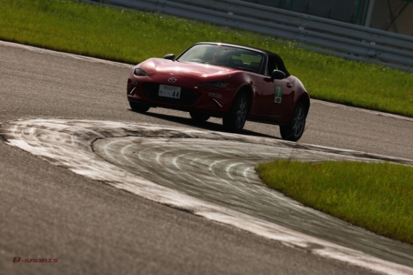 レーシングスーツ不要のレース!? 誰もがモータースポーツを気軽に楽しめる「マス耐」参戦記