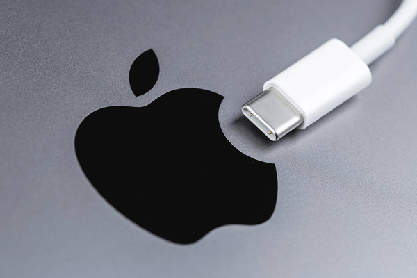 iPhone 15シリーズ「USB-Cケーブル」新たな画像が話題 – 高速充電や高速データ転送も可能に!?