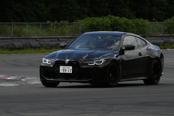 猛暑のサーキットもなんのその! 富士スピードウェイ「BMWワンメイクドライビングレッスン」は今回も大盛況