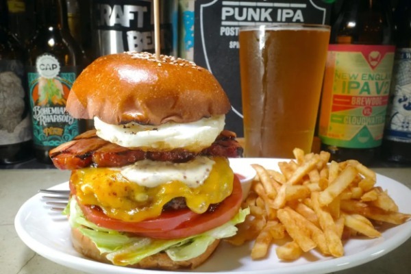 「バーガー×ビール」は黄金のウマさ!! “最強のコンビ”が味わえる都内の名店7選
