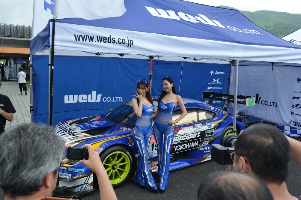 4輪ホイールメーカーのウェッズが2輪のヨシムラジャパンとスポンサー契約を締結！