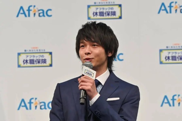 アフラックが「休職保険」を発売　発表会に中村倫也さんらが登壇