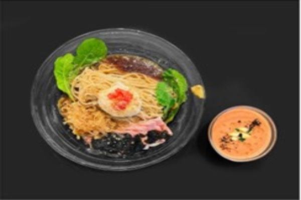 世界初のミシュラン1つ星ラーメン店「Japanese Soba Noodles 蔦」が、冷やし中華を独自のスタイルで再構築！