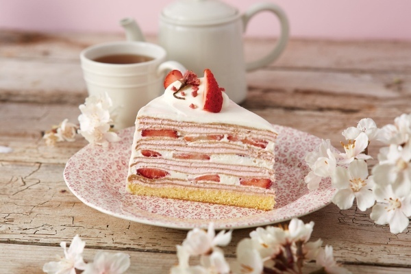 【Afternoon Tea LOVE&TABLE】ふんわり桜が香る新作のミルクレープや、“あまおう”をふんだんに重ねた「苺のミルクレープ」など発売