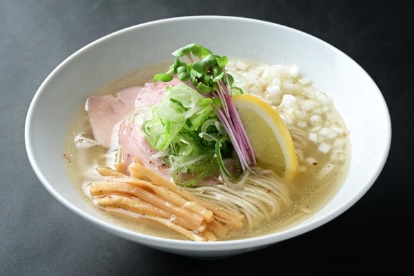 トリュフを贅沢に使った絶品ラーメン！新スタイルの麺処、ストリート系ラーメン『Noodle Atelier 有象無象-UZOMUZO-』が名古屋・大須に誕生！